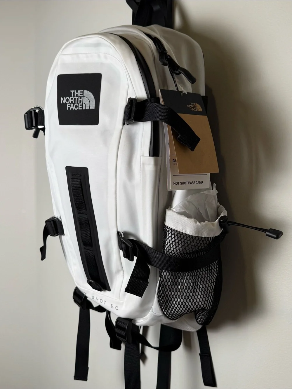 The North Face Hot Shot Base Camp Backpack 28L TNF White NWT NF0A8EEXFN4